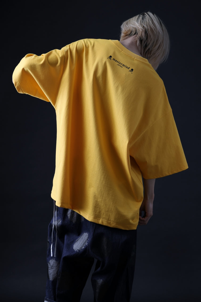 Load image into Gallery viewer, mastermind JAPAN FACE LOGO TEE / BOXY FIT (YELLOW)