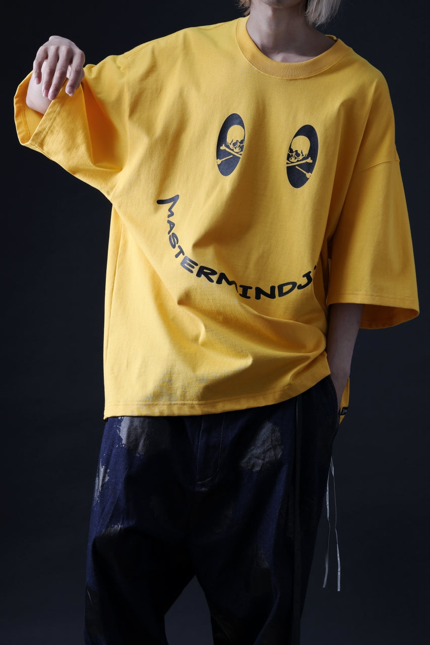 Load image into Gallery viewer, mastermind JAPAN FACE LOGO TEE / BOXY FIT (YELLOW)
