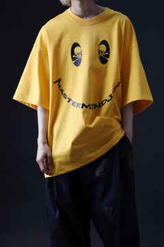 Load image into Gallery viewer, mastermind JAPAN FACE LOGO TEE / BOXY FIT (YELLOW)