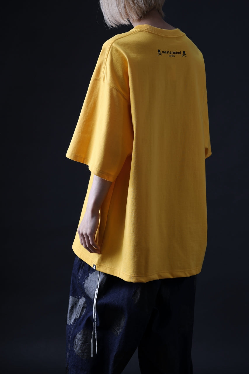 Load image into Gallery viewer, mastermind JAPAN FACE LOGO TEE / BOXY FIT (YELLOW)
