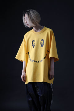 Load image into Gallery viewer, mastermind JAPAN FACE LOGO TEE / BOXY FIT (YELLOW)