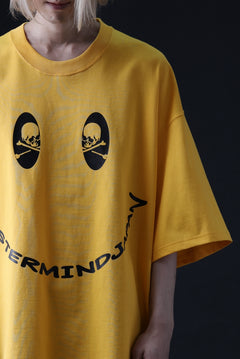 Load image into Gallery viewer, mastermind JAPAN FACE LOGO TEE / BOXY FIT (YELLOW)