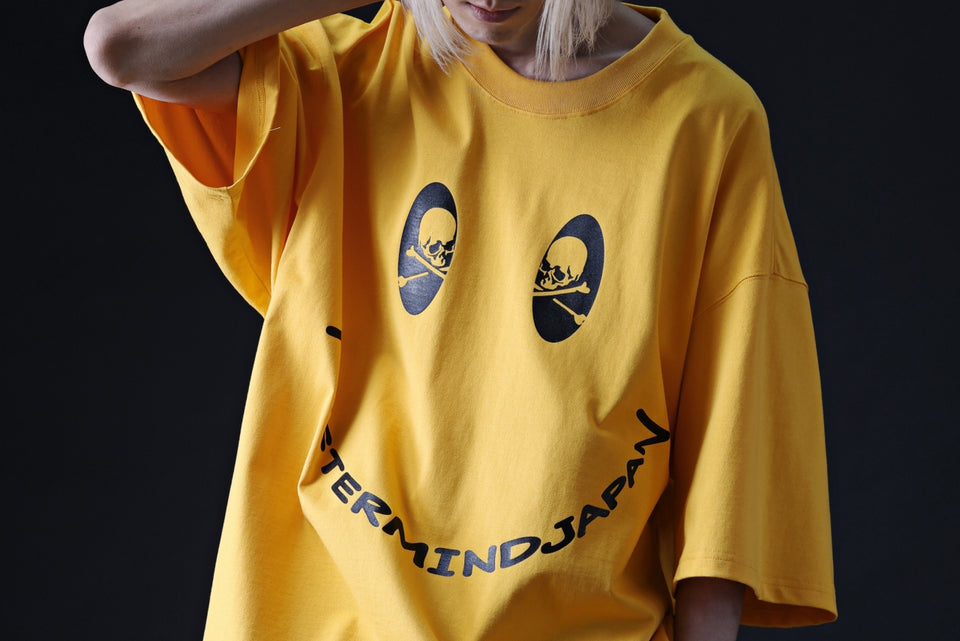 Load image into Gallery viewer, mastermind JAPAN FACE LOGO TEE / BOXY FIT (YELLOW)