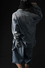 Load image into Gallery viewer, mastermind WORLD LIGHT OZ SELVEDGE DENIM SHIRT / SPECIAL WATER REPELLENT (INDIGO)