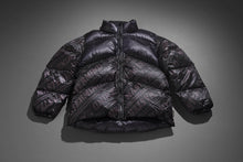 画像をギャラリービューアに読み込む, mastermind WORLD x Rocky Mountain Featherbed STAND DOWN JACKET (BLACK)