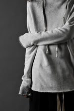 画像をギャラリービューアに読み込む, thomkrom PAINT DYED PULL OVER PARKA / OVER LOCKED (OFF WHITE)