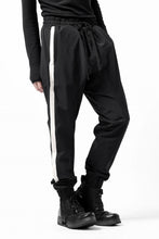 画像をギャラリービューアに読み込む, thom/krom SIDE LINE JOGGER PANTS / ELASTIC NYLON (BLACK)