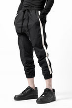 画像をギャラリービューアに読み込む, thom/krom SIDE LINE JOGGER PANTS / ELASTIC NYLON (BLACK)