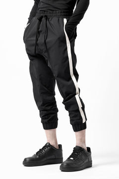 画像をギャラリービューアに読み込む, thom/krom SIDE LINE JOGGER PANTS / ELASTIC NYLON (BLACK)