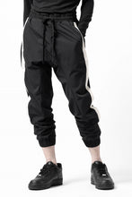 画像をギャラリービューアに読み込む, thom/krom SIDE LINE JOGGER PANTS / ELASTIC NYLON (BLACK)