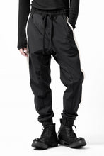 画像をギャラリービューアに読み込む, thom/krom SIDE LINE JOGGER PANTS / ELASTIC NYLON (BLACK)