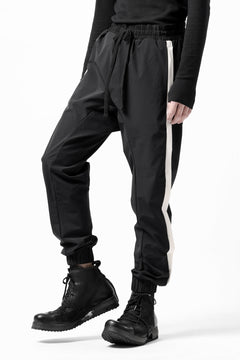画像をギャラリービューアに読み込む, thom/krom SIDE LINE JOGGER PANTS / ELASTIC NYLON (BLACK)