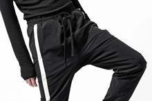 画像をギャラリービューアに読み込む, thom/krom SIDE LINE JOGGER PANTS / ELASTIC NYLON (BLACK)