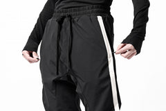 画像をギャラリービューアに読み込む, thom/krom SIDE LINE JOGGER PANTS / ELASTIC NYLON (BLACK)