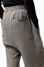 画像をギャラリービューアに読み込む, thom/krom LOWCROTCH EASY SHORTS / WAFFLE JERSEY (FOSSIL)