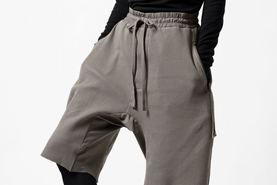 画像をギャラリービューアに読み込む, thom/krom LOWCROTCH EASY SHORTS / WAFFLE JERSEY (FOSSIL)