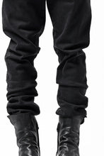 Load image into Gallery viewer, thomkrom SKINNY TROUSERS with SCAR STITCH / STRETCH DENIM (DARK GREY)