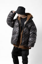 画像をギャラリービューアに読み込む, mastermind WORLD x Rocky Mountain Featherbed STAND DOWN JACKET (BLACK)