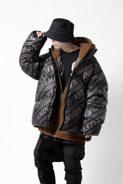 画像をギャラリービューアに読み込む, mastermind WORLD x Rocky Mountain Featherbed STAND DOWN JACKET (BLACK)