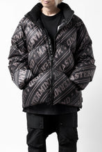 画像をギャラリービューアに読み込む, mastermind WORLD x Rocky Mountain Featherbed STAND DOWN JACKET (BLACK)