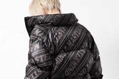 画像をギャラリービューアに読み込む, mastermind WORLD x Rocky Mountain Featherbed STAND DOWN JACKET (BLACK)