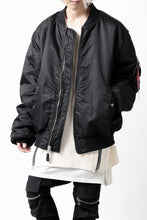 画像をギャラリービューアに読み込む, mastermind WORLD x ALPHA INDUSTRIES RIVERSIBLE MA-1 JACKET - CRAZY PANELED (BLACK)