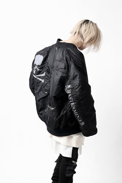 画像をギャラリービューアに読み込む, mastermind WORLD x ALPHA INDUSTRIES RIVERSIBLE MA-1 JACKET - CRAZY PANELED (BLACK)