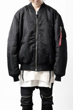 画像をギャラリービューアに読み込む, mastermind WORLD x ALPHA INDUSTRIES RIVERSIBLE MA-1 JACKET - CRAZY PANELED (BLACK)
