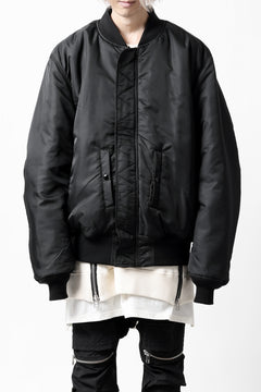 画像をギャラリービューアに読み込む, mastermind WORLD x ALPHA INDUSTRIES RIVERSIBLE MA-1 JACKET - CRAZY PANELED (BLACK)