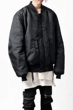 画像をギャラリービューアに読み込む, mastermind WORLD x ALPHA INDUSTRIES RIVERSIBLE MA-1 JACKET - CRAZY PANELED (BLACK)