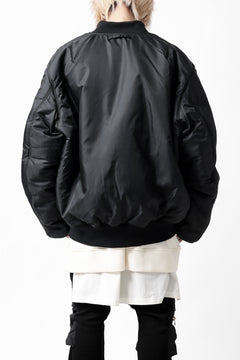 画像をギャラリービューアに読み込む, mastermind WORLD x ALPHA INDUSTRIES RIVERSIBLE MA-1 JACKET - CRAZY PANELED (BLACK)