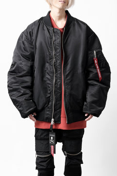 画像をギャラリービューアに読み込む, mastermind WORLD x ALPHA INDUSTRIES RIVERSIBLE MA-1 JACKET - CRAZY PANELED (BLACK)