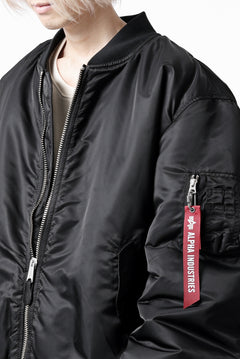 画像をギャラリービューアに読み込む, mastermind WORLD x ALPHA INDUSTRIES RIVERSIBLE MA-1 JACKET - CRAZY PANELED (BLACK)