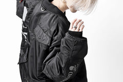 画像をギャラリービューアに読み込む, mastermind WORLD x ALPHA INDUSTRIES RIVERSIBLE MA-1 JACKET - CRAZY PANELED (BLACK)