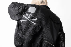 画像をギャラリービューアに読み込む, mastermind WORLD x ALPHA INDUSTRIES RIVERSIBLE MA-1 JACKET - CRAZY PANELED (BLACK)