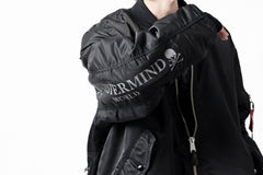 画像をギャラリービューアに読み込む, mastermind WORLD x ALPHA INDUSTRIES RIVERSIBLE MA-1 JACKET - CRAZY PANELED (BLACK)