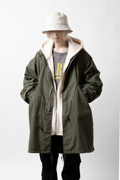 Load image into Gallery viewer, mastermind WORLD x ALPHA INDUSTRIES M-65 MODS COAT - CRAZY PANELED (OLIVE)