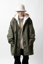 Load image into Gallery viewer, mastermind WORLD x ALPHA INDUSTRIES M-65 MODS COAT - CRAZY PANELED (OLIVE)