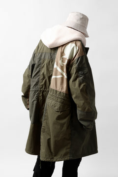 Load image into Gallery viewer, mastermind WORLD x ALPHA INDUSTRIES M-65 MODS COAT - CRAZY PANELED (OLIVE)