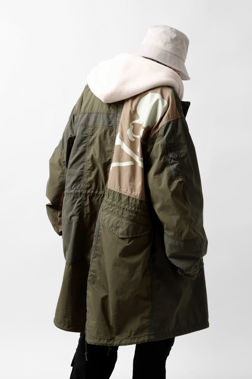 Load image into Gallery viewer, mastermind WORLD x ALPHA INDUSTRIES M-65 MODS COAT - CRAZY PANELED (OLIVE)