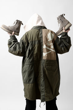 Load image into Gallery viewer, mastermind WORLD x ALPHA INDUSTRIES M-65 MODS COAT - CRAZY PANELED (OLIVE)