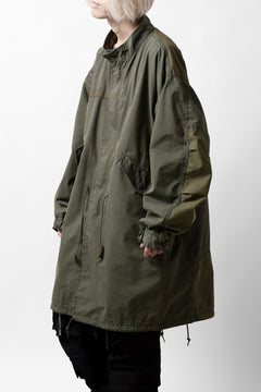 Load image into Gallery viewer, mastermind WORLD x ALPHA INDUSTRIES M-65 MODS COAT - CRAZY PANELED (OLIVE)