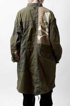 Load image into Gallery viewer, mastermind WORLD x ALPHA INDUSTRIES M-65 MODS COAT - CRAZY PANELED (OLIVE)