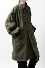 Load image into Gallery viewer, mastermind WORLD x ALPHA INDUSTRIES M-65 MODS COAT - CRAZY PANELED (OLIVE)