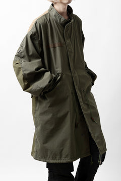 Load image into Gallery viewer, mastermind WORLD x ALPHA INDUSTRIES M-65 MODS COAT - CRAZY PANELED (OLIVE)