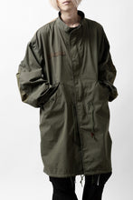 Load image into Gallery viewer, mastermind WORLD x ALPHA INDUSTRIES M-65 MODS COAT - CRAZY PANELED (OLIVE)