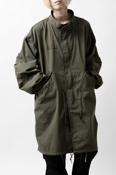 Load image into Gallery viewer, mastermind WORLD x ALPHA INDUSTRIES M-65 MODS COAT - CRAZY PANELED (OLIVE)