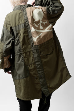 Load image into Gallery viewer, mastermind WORLD x ALPHA INDUSTRIES M-65 MODS COAT - CRAZY PANELED (OLIVE)