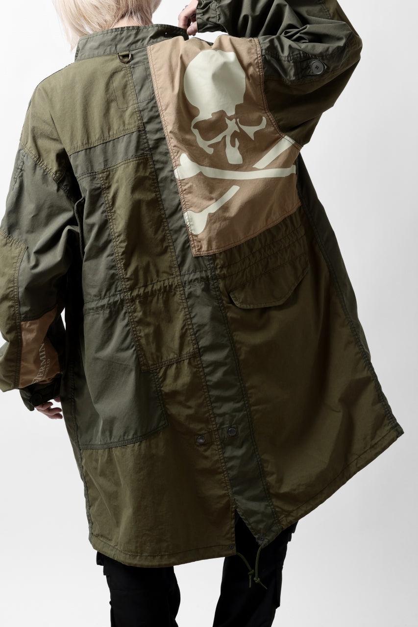 Load image into Gallery viewer, mastermind WORLD x ALPHA INDUSTRIES M-65 MODS COAT - CRAZY PANELED (OLIVE)