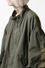 Load image into Gallery viewer, mastermind WORLD x ALPHA INDUSTRIES M-65 MODS COAT - CRAZY PANELED (OLIVE)
